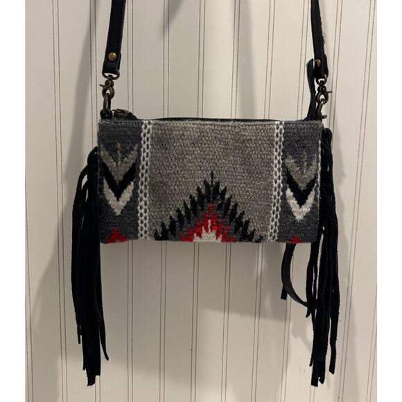 Rafter T Ranch Crossbody Wristlet Bag Cross Body Purse Fringe EUC - Picture 2 of 4